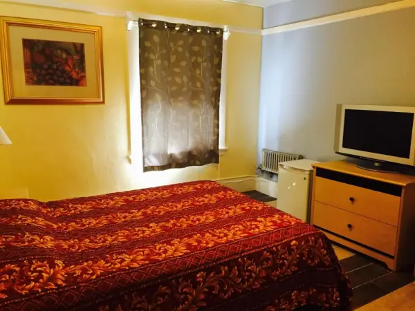 Aldrich Hotel 8